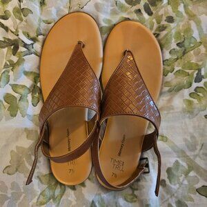 Summer Sandals with memory foam. Great for Vacation and poolside wearing!